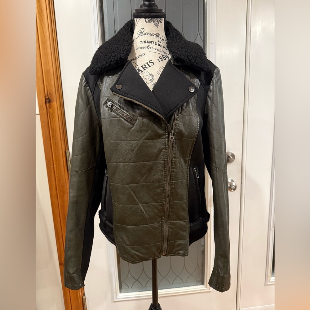 GUESS Women's Black and Green Jacket